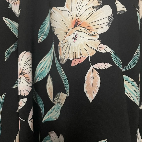 Decree Large Black And Floral Full Short Skirt! - Picture 2 of 4